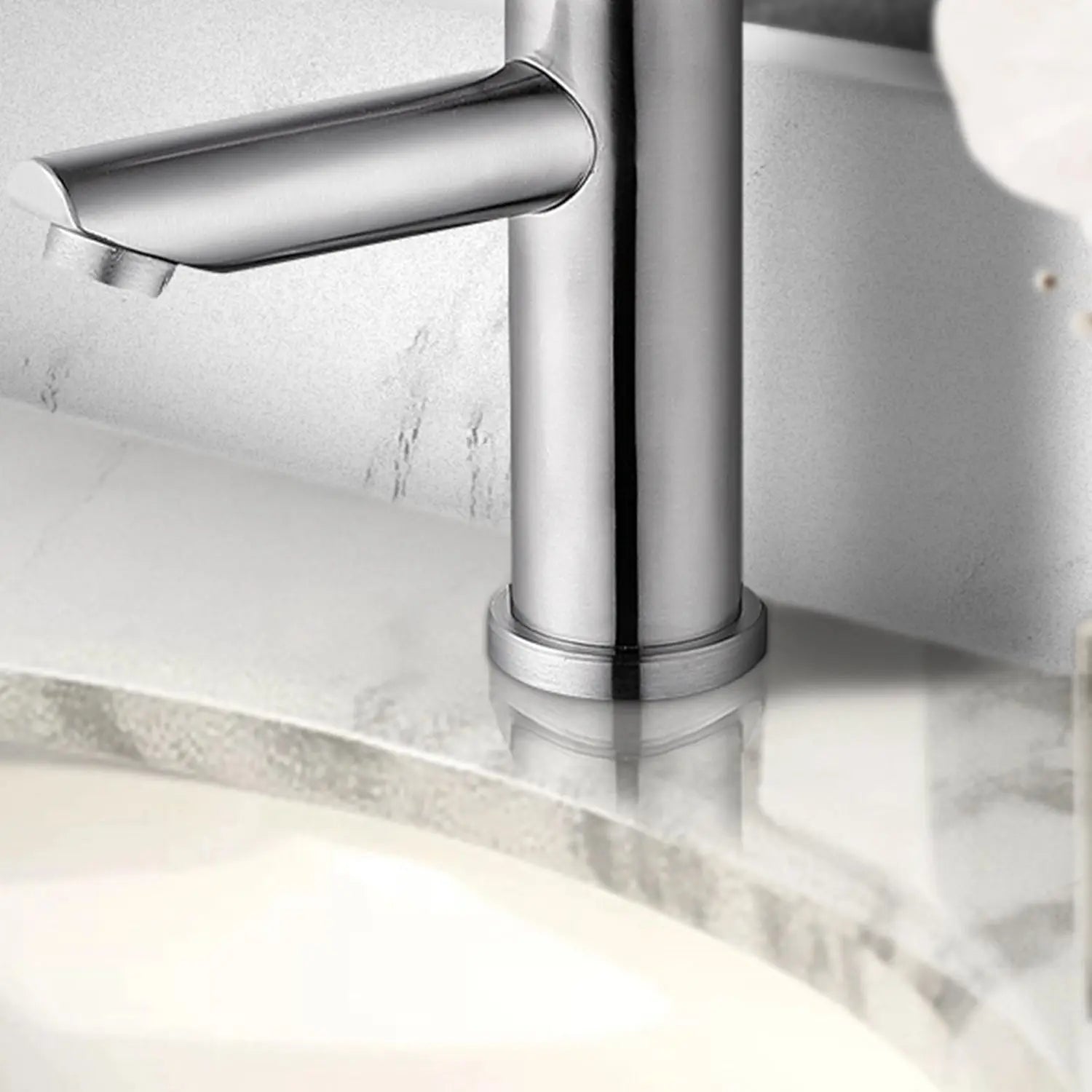 Single-Handle Single-Hole Deck Mount Bathroom Vanity Faucet - larahd
